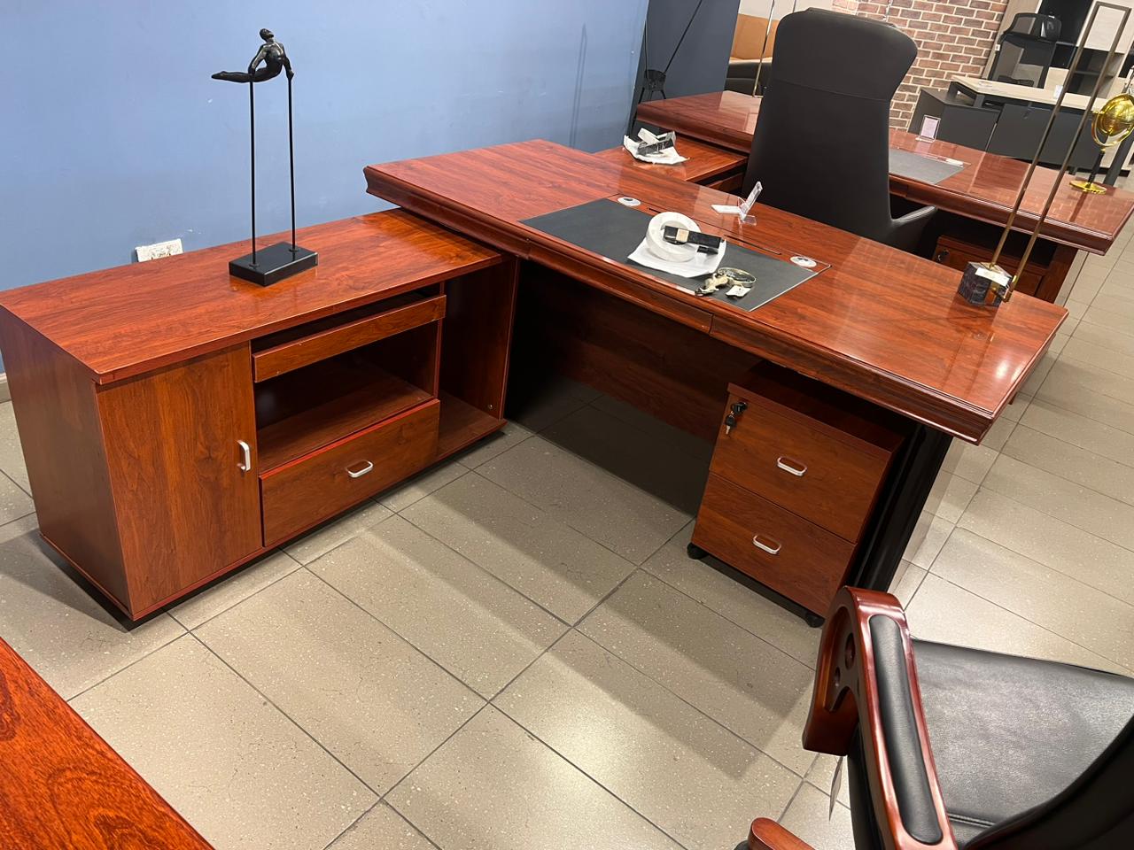 Sophisticated Executive Office Desk 4 Sophisticated Executive Office Desk